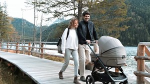 La voglia di avventura non può avere limiti. Inglesina lo sa. Per questo ha creato Adventure Bag Aptica XT. La metti in spalla e via: senti tutta la libertà di andare ed esplorare con il tuo piccolo. 😎 Scopri di più 👉 https://www.inglesina.it/prodotto/borsa-adventure-bag/ | Inglesina