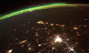 Meteor shower: NASA astronaut snaps fireballs crashing into Earth