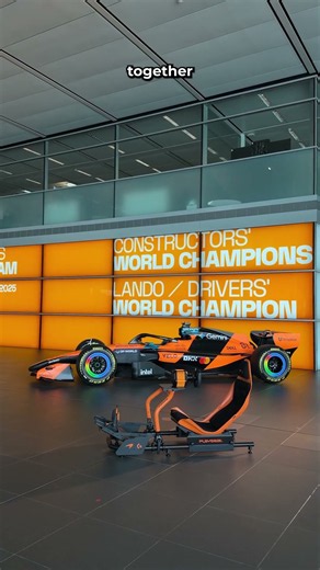 This is the complete McLaren sim racing setup 🧡🏁