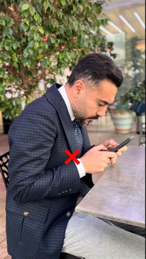 Body language In body language, holding your hands under the table (hidden) during a conversation, a business meeting or an appointment is generally interpreted as a sign of closure, discomfort or lack of transparency Curved posture in body language (closed shoulders, back arched forward) is a powerful non-verbal signal, usually associated with an outward closure, insecurity, submission or negative emotions In body language, the combination of frequently touching the face and missing eye contact