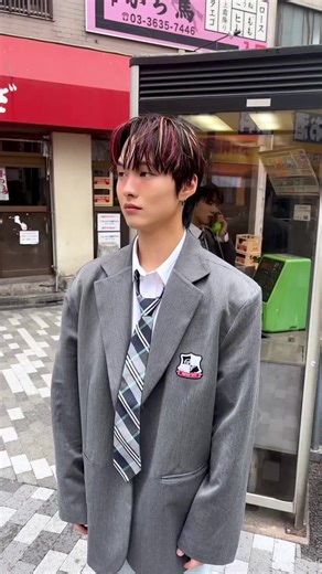 Explore Hanbin's Bumblebee Dance Performance