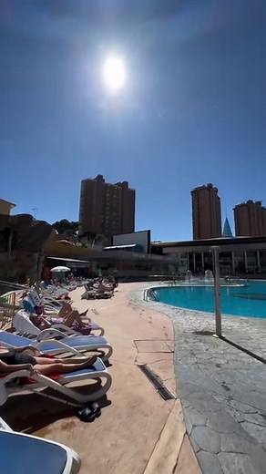 ✨¡Ven al #GranHotelBali y vive la mejor experiencia en Benidorm! ☀️Disfruta del sol, las piscinas y los ricos cócteles en nuestro pool bar. Reservas: 🌐 www.granhotelbali.com 📲 966813612 #Benidorm #poolbar #grupobali #Costablanca #visitbenidorm #hotelesbenidorm | Gran Hotel Bali Benidorm
