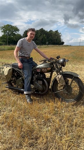 Cafe Racers | Gentlebikers on Instagram: "Take a look at this beautiful 1942 BSA M20 by @blightymilitaria 😍🔥 Tag, like, save and share 🙏🏼 . . . . #gentlebikers #oldmotorcycle #vintagemenswear #vintageootd #truevintage #bsamotorcycles #bsam20 #militaryvehicles #britishbike #britishmotorcycle #classicbike #classicmotorcycle #vintagedenim #1940sstyle #oldmotorcycles"