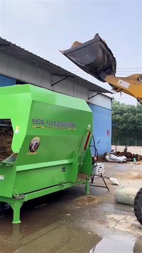 Understanding TMR Feed Mixers in Agricultural Machinery