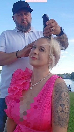 A beautiful woman in a stunning party dress gets her head shaved at the lake park — a bold and unforgettable transformation! 💖💇‍♀️✨ This headshave moment captures beauty, confidence, and courage in the most elegant way. Watch the incredible bald transformation surrounded by nature, style, and pure empowerment. If you love transformation videos, self-expression, and bold beauty — this one’s for you! 👉 Subscribe for more beautiful headshave makeovers, confidence journeys, and inspiring bald bea