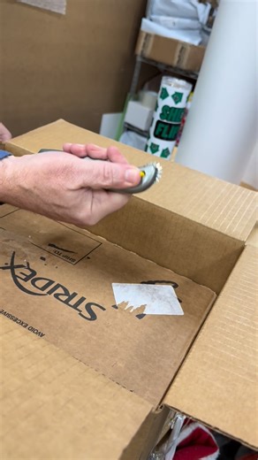 Lonnie M Honeycutt on Instagram: "Want your box to be the PERFECT size? Try this packing hack #packing #diy #shipping #reseller"
