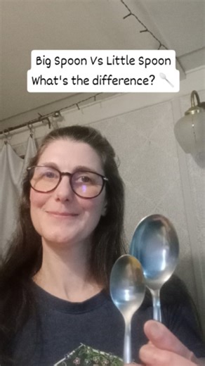 Samii - Cuddle Therapist - UK on Instagram: "Do you prefer to be the big spoon or little spoon? Of course we're talking about the cuddling position, not actual spoons 😊 This is a very brief look a the difference between both positions and at the giving and receiving roles in touch. Big Spoon Generally (but not always) in giving role, the more active participant. Feels more in control. Commonly preferred by over givers, protectors, nurturers or people pleasers - it's not a bad thing though, we d