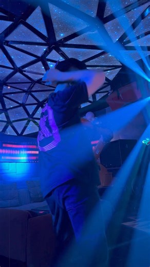 Xin lỗi chứ Dancer gặp nhân viên bàn nhà #Xính chỉ có tắt điện hẳn nhé :)) | XÍNH Lounge