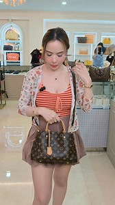 🤎 Louis Vuitton Montaigne PM 🤎 กระเป๋าทรงสวยสุดคลาสสิก ใบนี้สายหรูสายใช้งานต้องมี ดีไซน์เรียบโก้ ลาย Monogram ไอคอนิก จัดทรงสวยทุกมุม ✨ ถือก็หรู สะพายก็แพง ✨ ช่องแบ่งใช้งานเป็นสัดส่วน ✨ เหมาะทั้งวันทำงานและวันชิล #LouisVuitton #LVMontaignePM #LVMonogram #KOISTORE #แม่ค้าก้อยแบรนด์เนมมือสอง #ของแท้100% | ไลฟ์สดแม่ค้าก้อยเพจ2 สินค้าแบรนด์เนมของแท้รับประกัน