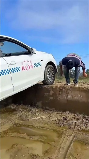 A Series Of Actions As Fierce As A Tiger, But The Experienced Driver Crashed