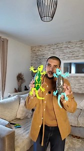 188K views · 1.1K reactions | Gecko grimpant mural, jouet télécommandé Winktoys, jouet électronique en forme de lézard, yeux lumineux LED, rotation à 360°, jouet robot animal, jouet amusant pour l'intérieur, idée cadeau, jouet de fête, cadeaux sympas, plaisir en famille | Salah el fahmi | Facebook