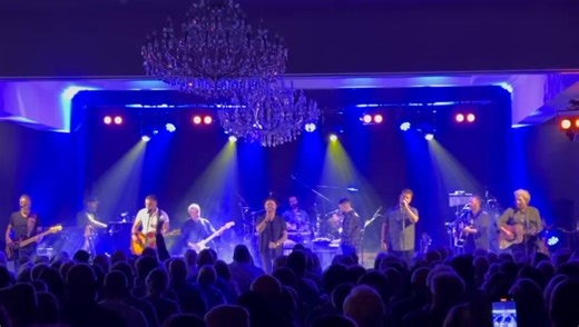 🎤 Johnny hitting those high notes = always iconic! 🎶🔥 Who was in Kells last night to witness it?! Because WOW—you were all absolutely unreal! The energy, the voices, the love for the music… we felt every bit of it. 🦅💛 Thank you for an amazing night at the Headfort Arms—we’ll see you all again very soon! #TakeItToTheLimit #TheEaglesTribute #LiveMusic #Kells #IconicMoments #JohnnyBrady #SoldOutShow #ClassicRockVibes | Take It To The Limit