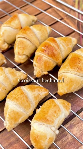 My new addiction: Bechamel croissant 🥐 Recipe: - cut your puff pastry in triangles (like a pizza) - Prepare your bechamel on low heat, constantly stirring until it becomes thick - Keep in the fridge for 30mins - Put the bechamel on your puff pastry and roll it - Brush with egg wash - Bake at 180c for 15-18mins #mauritius #croissant #bechamel