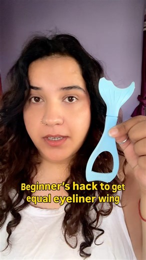👁️Eyeliner Tool to get Perfect wing | Eyeliner hack #eyelinerhack ​⁠#makeup @thatgirlwidcurlyhair