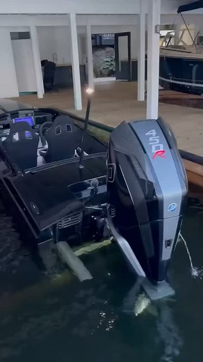 FOR SALE! Nitra 22 UltraSport Carbon Edition with a Mercury 450R setup with Koshi Marine cowls and a CNC-machined Nitra Cleaver. Speeding 110 MPH with full control. DM for more info. We ship worldwide www.nitraboats.com #nitram12 #nitraboats22supersport #nitra22sso #nitraboats29 #nitraboats30skytop #nitraboats30cc #nitraboats42 #garmin #simrad #mercury #mercuryracing #bobsmachineshop #highperformance #offshoreracing #powerboat #speedonthewater #ballistic #xcraft #stilo #grabner #nitraboatssweden