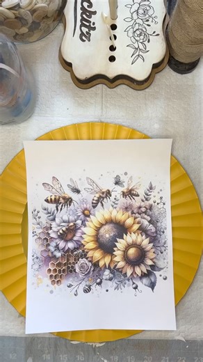 I used one of my printables to remake a DT charger plate into a beautiful wall hanger. LINK IN COMMENTS | Pickitz Crafts & Home Decor