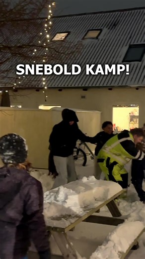 SNEBOLD KAMP: Trænerne udfordrer Flying Superkids!