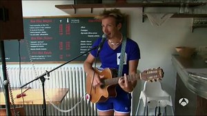 Un cantante francés consigue dar 37 conciertos en sólo 12 horas por locales de Bruselas
