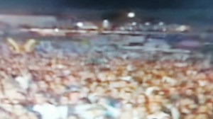 2.8K views · 240 reactions | Un momento di 'Nun Te Scurda' live dal Neapolis Rock Festival del 2000, dove si ballava e si cantava insieme noi e voi❤️ Nel remastering di Sanacore out dal 23/10/20 ( link pre order ➡️ https://bit.ly/Sanacore25 ⬅️ ) questo brano al quale siamo tutti molto legati, vi arriverà ancor più potente come tutto il disco Sony Music Legacy Italy ▪️ High Grade #almamegretta #25thanniversary #sanacore | Almamegretta | Facebook