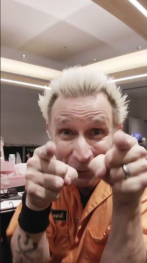 Green Day - Suzie Chapstick (Official Music Video) - Out Now !!