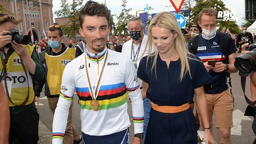 Alaphilippe double champion du monde : "C'est juste magique" savoure le Français