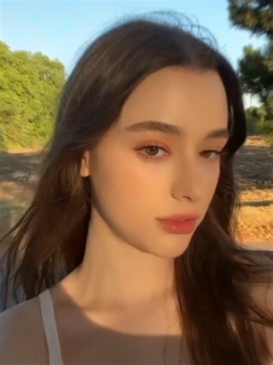 Dasha Taran: Stunning Beauty and Talent