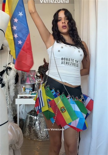 Ma tenue pour voir @Bad Bunny ce soir !!🤍🇻🇪✨ merci @Nébuleuse Bijoux #badbunny #upcycling #couture #venezuela #badbunnyparis