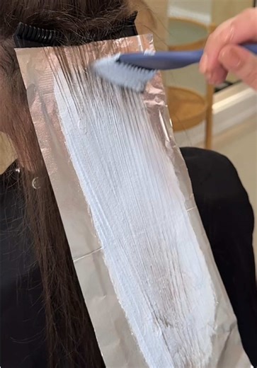Custom Foiling Techniques for Stunning Hair