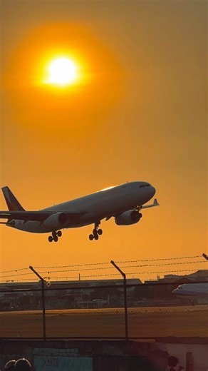 GOLDEN HOUR ARRIVAL Phillippine Airlines touching down under a sunrise sky.