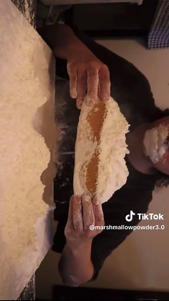 lovelyASMR on yt🫶🏼 suggestions in the comments🙃 #cornstarch #fypage #powder #squeaky