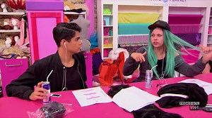 Farrah Moan gives Valentina a brief Kardashian/Jenner herstory lesson 💋 Don't miss an all-new #DragRace FRIDAY at 8/7c now on VH1! 🏁💄💋 | RuPaul's Drag Race