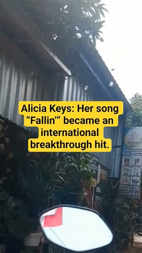 Alicia Keys: Her song “Fallin’” became an international breakthrough hit.