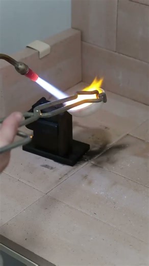 Fundir joyas de oro viejas - Proceso de fundir hilo de oro #candelaenrama #joyeriaartesanal #fundir