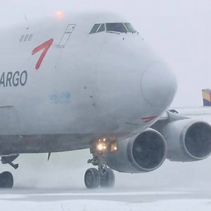 SNOWY DAY at #Moscow Domodedovo airport (DME) and a Boeing 747-400F (HL7419) Asiana Cargo taxiing by. Follow instagram.com/artemairplane for more. | Aeronews