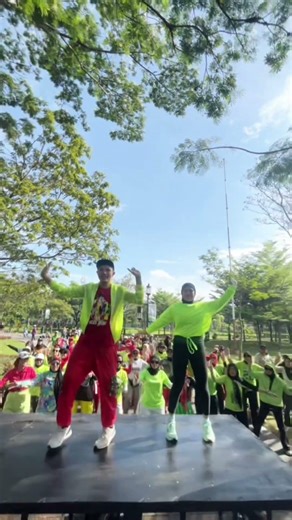 PINKY UP CHOREO ZIN PANJI AT KIARA ARTHA PARK