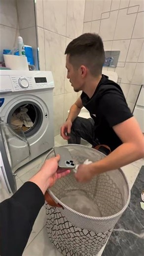 Cat Mode vs iPhone: Who Will Win? 📱❤️😹