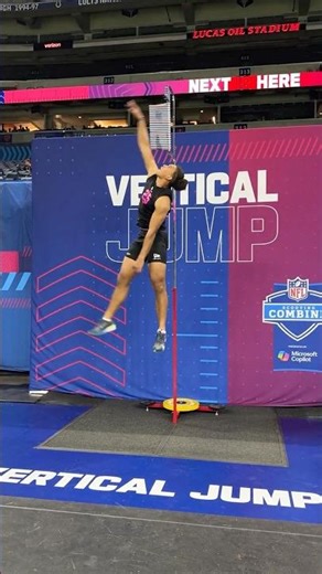 Vanderbilt TE Eli Stowers with an INSANE 45.5” VERTICAL JUMP best by all TEs since 2003 #shorts #nfl