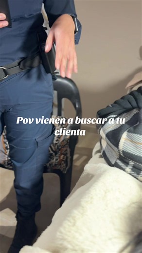 #Viral #policia #liftingdepestañas #zonasurbuenosaires | police pulled over