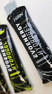 Muitos de vocês já o experimentaram e adoraram, mas o Hydrogel merece ter a sua própria apresentação. 😏 O gel energético que estavas à espera! 💥 👉 O que o torna diferente? 💧 Fórmula de rápida absorção 👌 Hidratação ótima 😋 Sabor delicioso: Porque a energia também pode ser saborosa! #hsn #gelenergético #hydrogel #rendimentodesportivo #nutriçaodesportiva | HSNstore.com