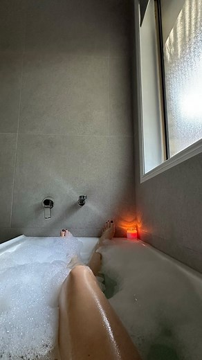 CASEE BRIM on Instagram: "It makes the girls bounce in slow motion  It’s called the “Amy Maximum Support Sports Bra” from @lornajaneactive ad (code CASEE20) and it’s soooooo comfortable if you have a fuller cup size #supportivesportsbra #highimpactsportsbra #sportsbra"