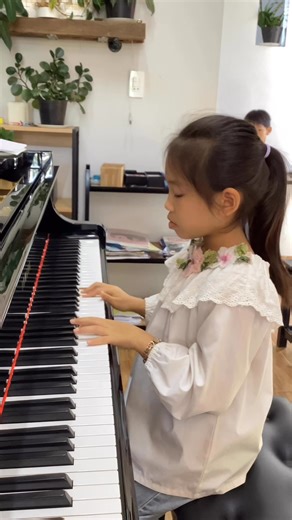 26K views · 1.1K reactions | An Nhiên (2016) đàn “A Time For Us” bạn đang theo cuốn 4 piano ,tiếp thu tốt. | Music House - Ngôi Nhà Âm Nhạc | Facebook