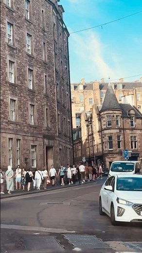 Driving Through Edinburgh’s Magical Old Town at Street Level 🚗🏰