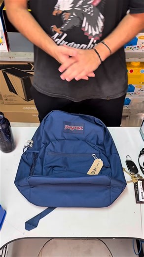Jugueteria Toystomy on Instagram: "¡LLEGÓ TU PRÓXIMA FAVORITA A TOYS TOMY! 🎒💙✨ La Jansport azul que estabas buscando ya está en nuestras estanterías lista para irse con vos 🏃💨 Es fachera, es resistente y tiene ESE color que va con todo🧢💎 No te quedes sin la tuya porque vuelan 💸🔥 📍 ¡Vení a buscarla a nuestro local o pedila por la web! 🛒🌈 #toystomy #jansport #mochilas #backtoschool #blueaesthetic"