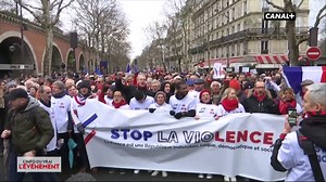 Les «foulards rouges», l'autre face de la France divisée - L'info du vrai du 28/01 - CANAL+