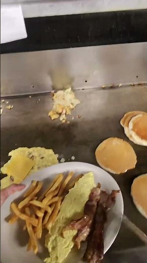 Line cook skills. Breakfast time. #food #breakfast #cooking