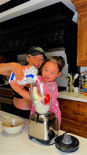 Liane V Benjamin 🇵🇭 on Instagram: "Glowing skin is always in ✨and Skinomatics Body Oil has been my go-to! It’s packed with skin-loving benefits—hydration, elasticity, and it even helps with scars and stretch marks. Plus, it’s vegan and clinically proven. The texture is silky, the scent is so soothing, and the results speak for themselves. #skinomatics @skinomatics"