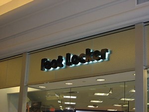 Fair Oaks Mall Calls Cops to Handle Air Jordan Fans