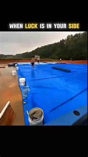 joxongir on Instagram: "1997년 개봉한 영화 Titanic은 잭과 로즈의 운명적인 사랑을 통해 비극 속에서도 오래 남는 감정의 깊이를 보여주는 작품입니다. 화려한 연출보다 인물의 감정에 더 집중한 제임스 카메론 감독의 스타일은 지금 다시 봐도 묘하게 가슴을 울리죠. 배가 침몰하는 장면이 아닌, 두 사람이 서로를 바라보던 순간들이 더 강하게 기억에 남는 영화이기도 합니다. 이 감정을 완성해주는 곡이 바로 셀린 디온의 *“My Heart Will Go On”*입니다. 처음 들으면 잔잔한데, 어느 순간 자연스럽게 가슴이 벅차오르는 느낌을 줍니다. 특히 후반부의 고조되는 보컬은 영화 속 잭과 로즈의 마지막 장면과 겹쳐지면서 괜히 마음이 서늘해지기도 하고요. 많은 분들이 “이 노래가 나오면 왜 그 장면이 자동으로 떠오르는지 모르겠다”고 말하는데, 그만큼 영화와 음악이 자연스럽게 얽혀 있는 곡입니다. 1998년 아카데미 주제가상을 비롯해 여러 상을 휩쓴 건 단지 인기 때문