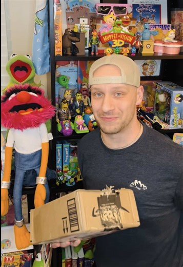 EPIC MUPPET UNBOXING!!! A HUGE THANK YOU TO @disneytorie for everything in this video!!! Be sure to give her a follow!!!! 😄👏 #themuppets #muppets #kermit #kermitthefrog #disney #disneyland #disneyparks #disneyworld #collector #collection #nostalgia #disneyplus #plush #vintage #art #artwork #puppet #puppetry #sesamestreet #fragglerock #jimhenson #toys #fun #muppetcollector #daily #fyp #foryoupage #muppettok