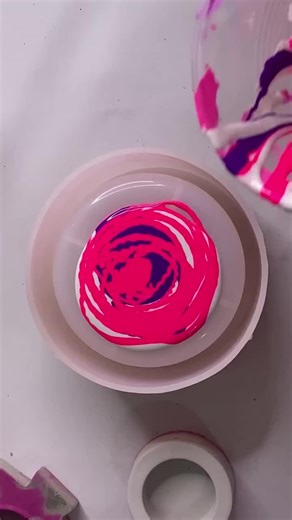 Artful Liquid Pouring: Creating Swirling Patterns
